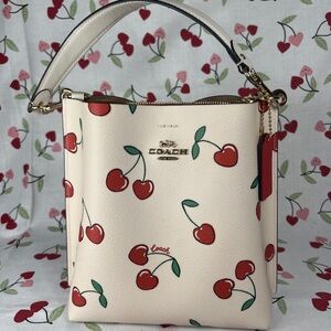 Mollie Bucket 22 With Heart Cherry Print
Crossbody Bag